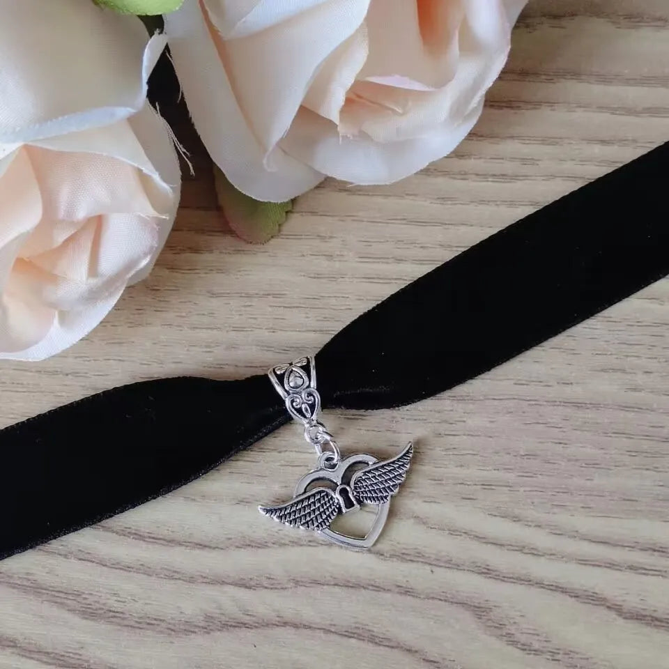 43305084682409|43305084715177